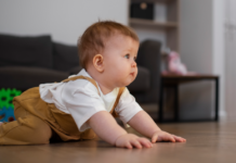 Copilul și plantele de apartament: ce ghivece sunt otrăvitoare pentru un bebeluș care a început să se târască